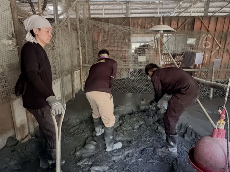 家毀被困2天、斷水斷糧 ! 鳳林塔古莫牧場雞舍滿滿泥巴 民眾質疑: 鎮長為何簽結清淤完成不需要幫忙 是何居心